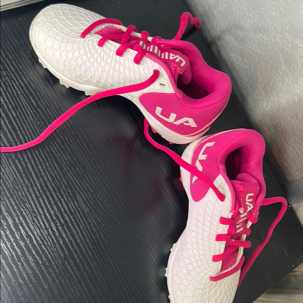 SIZE 10k Under Armour White and Pink Sneakers with Sporty Design - Picture 2 of 3